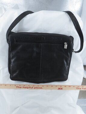 Wilsons Leather Black Crossbody Messenger Bag Medium Organizer Laptop Satchel Y2